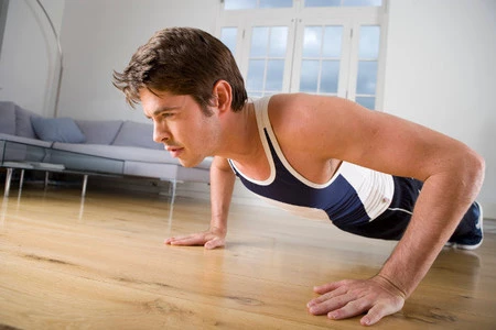 Tres rutinas de entrenamiento aptas para ponerte en forma en casa