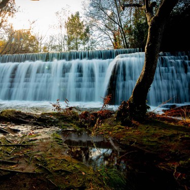Refrescante y de interior: la ruta con cascadas de La Marina Lucense donde, además, está la antigua fábrica de cerámica de Sargadelos 