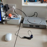 "Quería sorprender a mi hijo por Navidad". Invierte 850 euros en construir un PC Gaming dentro de la primera PlayStation 