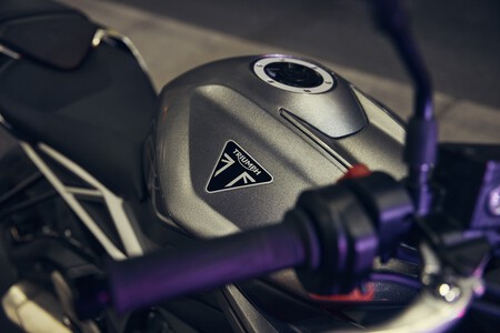 Triumph Street Triple R 2023 002