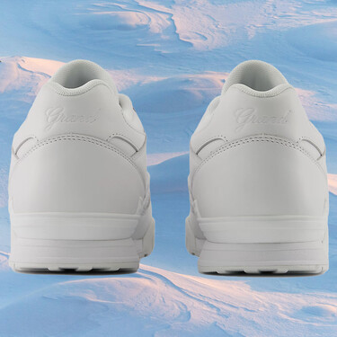 Dile adiós a las Air Force 1, estas zapatillas de New Balance son el nuevo par en color blanco ártico que necesitas para tus looks de invierno 