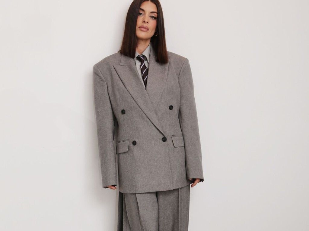 Zara esconde un pantalón baggy súper cómodo, holgado y elegante que nos soluciona cualquier look de oficina  