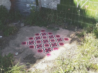 Baldosa hidráulica en los lugares más insospechados a golpe de graffiti