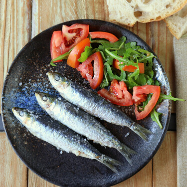 El mejor truco para hacer sardinas sin que huelan en toda la casa pasa por usar el electrodoméstico más olvidado de la cocina