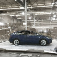 ¿Sabías que el Tesla Model X tiene un modo de defensa ante armas biológicas?