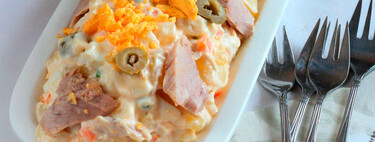 Parece un sacrilegio, pero es una forma perfecta de hacer más nutritiva la ensaladilla rusa y puede solucionarte la cena 