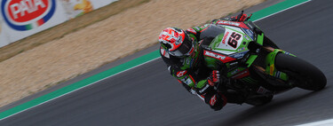 Jonathan Rea bate a Álvaro Bautista en la última vuelta de Estoril para completar el doblete dominical