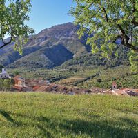 Este pequeño pueblo de Alicante tiene solo 100 habitantes, pero es el epicentro de una de las rutas senderistas más impresionantes del país