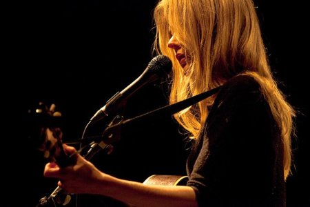 Christina Rosenvinge: "Los sellos tienen una conciencia negra como el carbón"