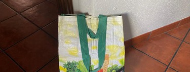 I did not know, but if we reuse a broken bag of Mercadona we can do this practical organizer for the car trunk