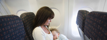 La mitad de los pasajeros de avión desean que las familias con niños pequeños se sienten lejos