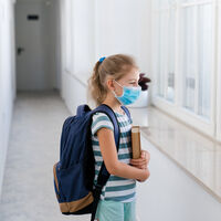 Los grupos burbuja en los colegios están afectando a la salud emocional de los niños tímidos: cómo ayudarles