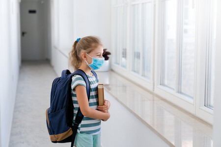 Los grupos burbuja en los colegios están afectando a la salud emocional de los niños tímidos: cómo ayudarles