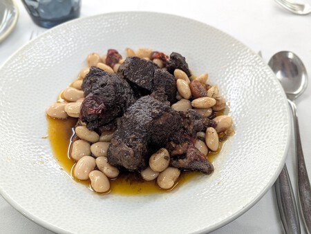 Jabalí con fabas en Casa Aurelio.