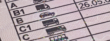 Sí, con estas multas la DGT puede quitarte todos los puntos del carnet en un solo día