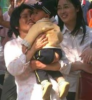 Bebés chinos con el culo al aire