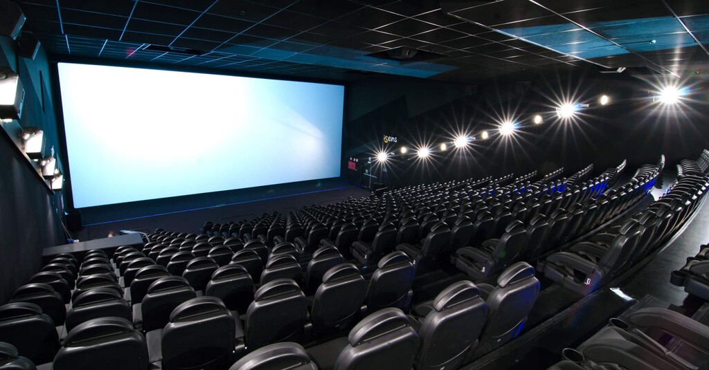 Unos cines españoles planean cobrar las entradas como en el teatro, pero el plan hace aguas por todas partes 