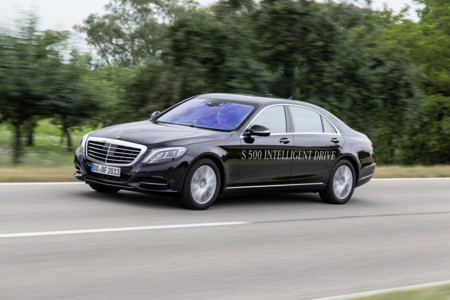 El resurgir de Uber podría llegar con 100.000 unidades de Mercedes-Benz Clase S bajo el brazo