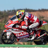 Sergio García regresa a lo grande para lograr su primera pole en Moto3 y Pedro Acosta se mete en un lío