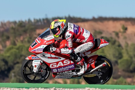Sergio García regresa a lo grande para lograr su primera pole en Moto3 y Pedro Acosta se mete en un lío