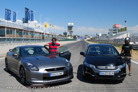 Honda Insight contra Nissan GT-R, ¿cuál gasta más corriendo en un circuito?