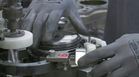 Así se fabrica el motor del Porsche 911 (vídeo)