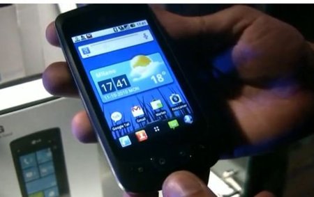 LG Optimus One muestra su agilidad de movimientos en vídeo para romper el hielo