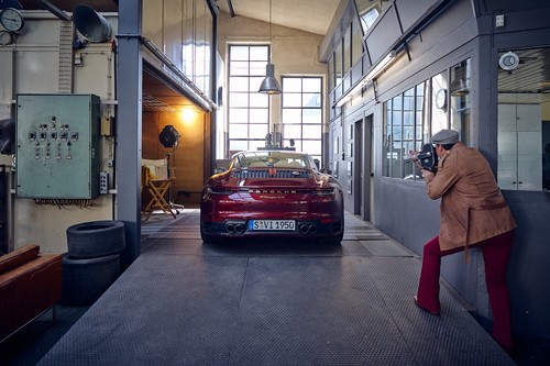 Porsche 911 Targa Heritage Design Edition: porque lo vintage está de moda, llega una línea de diseño para llevar el 911 moderno al pasado