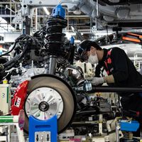 La fábrica de deportivos de Toyota es un núcleo de resistencia contra los robots: los maestros takumi montan a mano cada coche