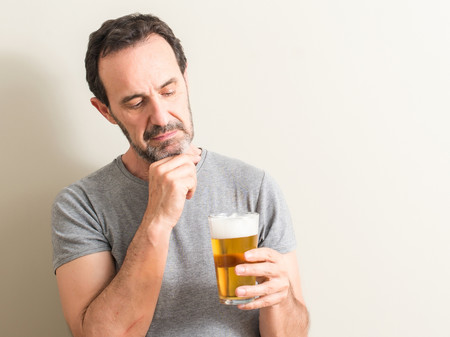 Por qué España es el país en el que más cerveza sin alcohol se bebe (y cuál es el secreto para que nos guste)