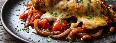 Cómo hacer pechugas de pollo con jitomate, cebolla y queso: jugosas, fáciles de hacer y deliciosas