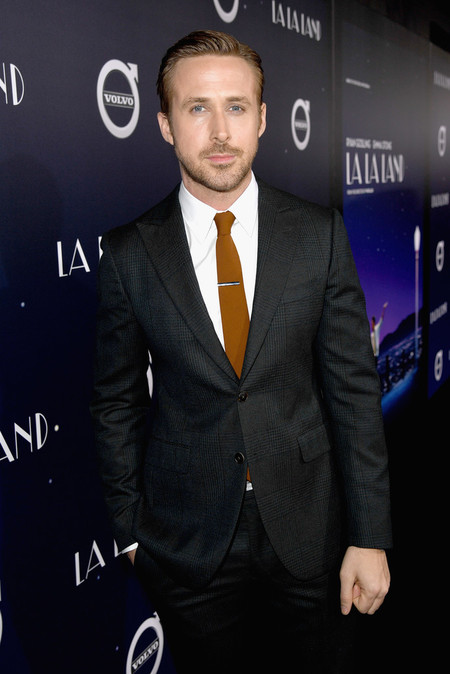 Ryan Gosling sabe cómo llevar el otoño con estilo con un simple accesorio en su look