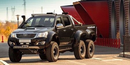 Toyota Hilux 6x6 by Overdrive