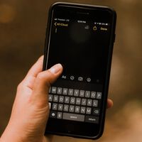 El mejor truco para iPhone y Android es "mantener la barra espaciadora" y te explicamos por qué