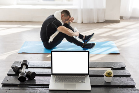 Entrenamiento HIIT en casa: cinco rutinas que puedes hacer en menos de 15 minutos