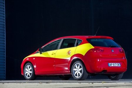 SEAT León rojo y amarillo