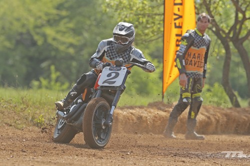 Hemos corrido una carrera de Dirt Track con Harley-Davidson y ha sido una experiencia épica