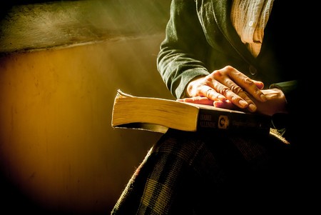Leer más (libros y no artículos) te hace vivir más según este estudio