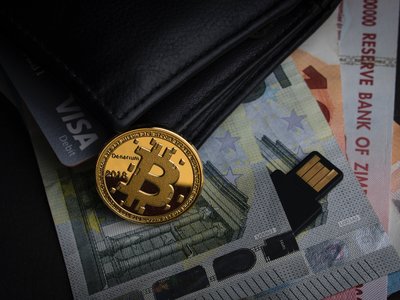 Un irlandés pierde 58 millones de dólares en Bitcoin porque su casero tiró las claves que guardaba en una caja de metal