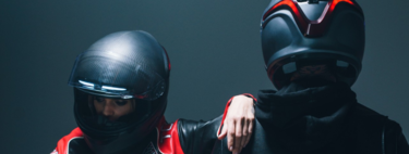 Así funciona el casco inteligente con luces que conecta a los motoristas con la DGT en caso de accidente. Y su precio