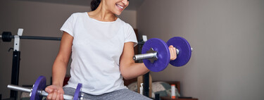 Cómo conseguir unos bíceps más grandes y definidos sin tener que levantar mucho peso