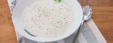Parece una vichisua, pero es una sopa fría mucho más refrescante: la cena rápida y saludable perfecta para las noches de calor 