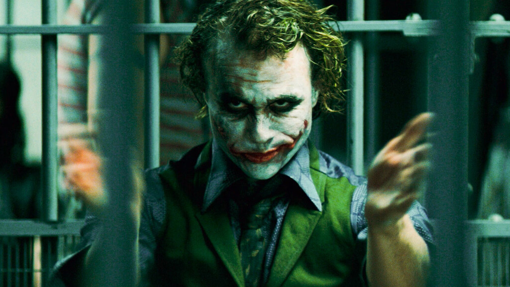 La cara de sorpresa de Chin Han en El Caballero Oscuro fue muy real: recibió un golpe en la cabeza por una improvisación de Heath Ledger 