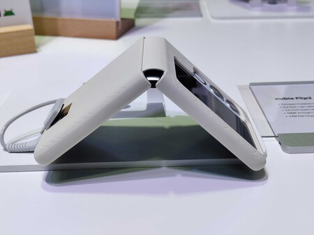 Foto del ZTE Nubia Flip 2 5G