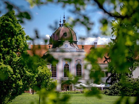 Fachada Del Palacio De Godollo