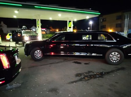 EEUU se luce en la COP26: Joe Biden aparece con 'La Bestia', un séquito de coches al estilo Trump, y para a echar gasolina en una BP