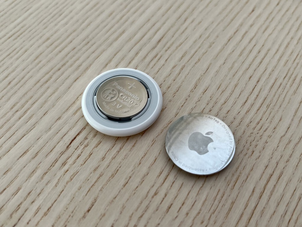 How to change the battery of an AirTag in a few steps iGamesNews