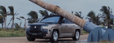 BYD le ha dejado caer una palmera encima a una de sus SUV para comprobar su resistencia. Ha sobrevivido