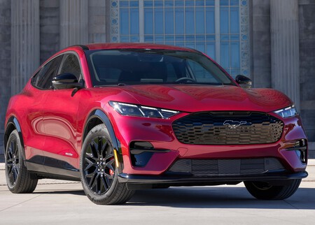 Ford Mustang Mach E 2025