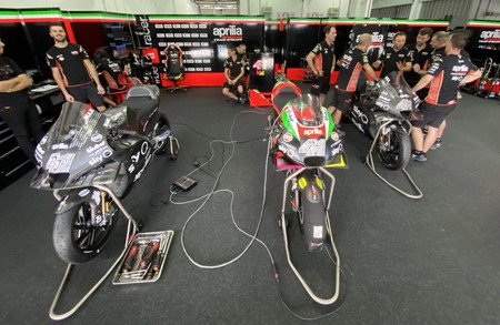 Así es la radical Aprilia RS-GP 2020 y su alerón delantero: la moto que desafía al paddock de MotoGP